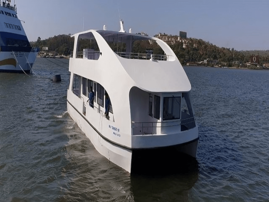 Deluxe luxury yacht journey in Goa's waters