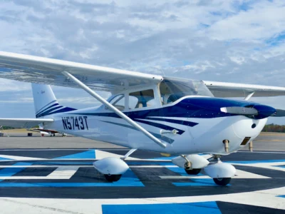 Cessna 172 premium ride plane