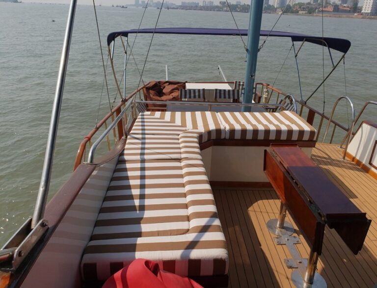 Genesis-yacht-hire-mumbai