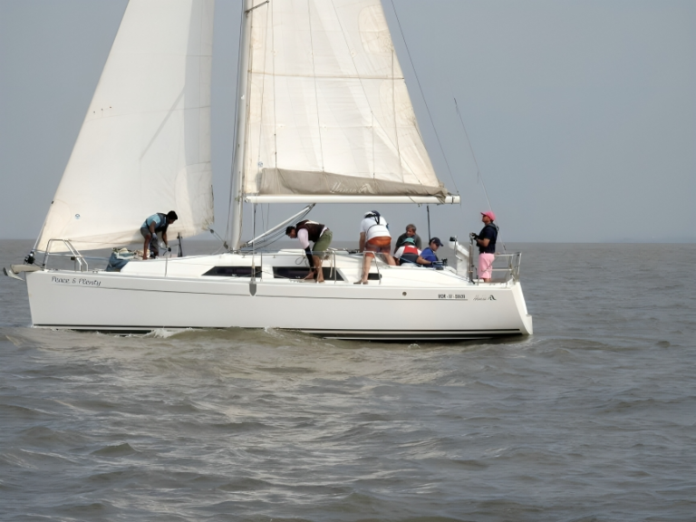 Family enjoying on Hensa 34 yacht tour Mumbai.