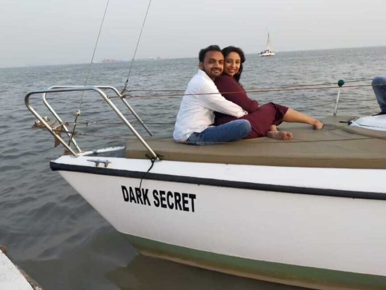 Couple Yacht ride on Maxi Dark in Mumbai.