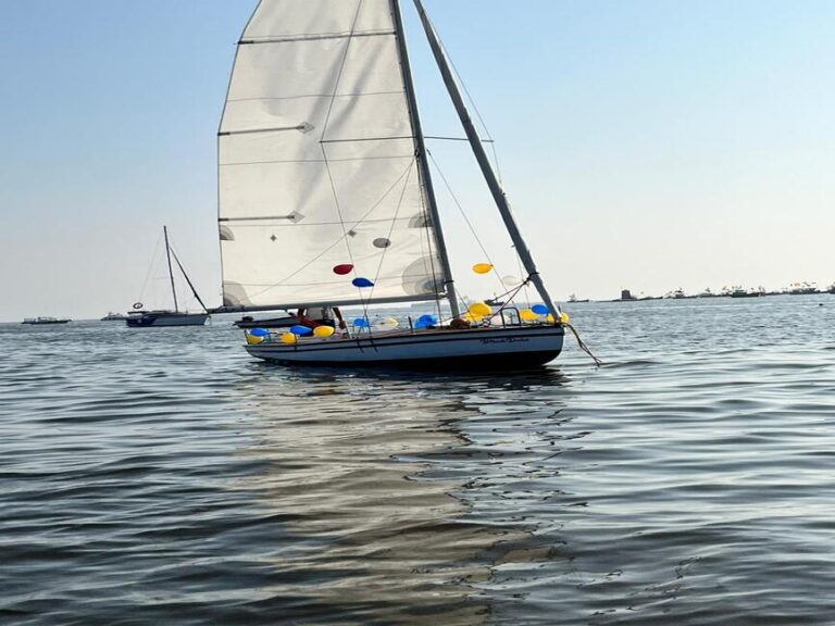 Blind-date-rent-a-yacht-in-mumbai