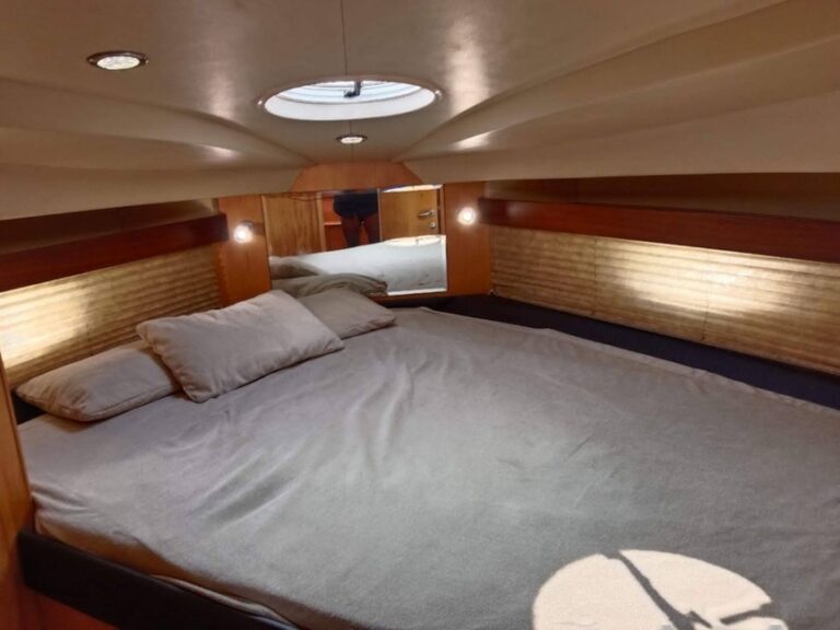 Loco-vento-yacht-booking-mumbai