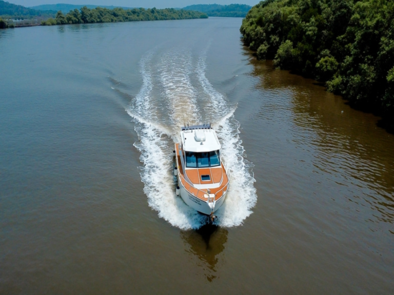 manta ray yacht goa