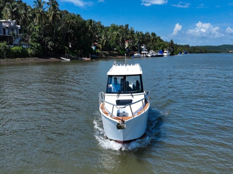 sea-white-fin-yacht-hire-goa