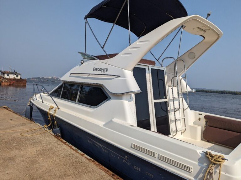 Bayliner-yacht-in-Goa