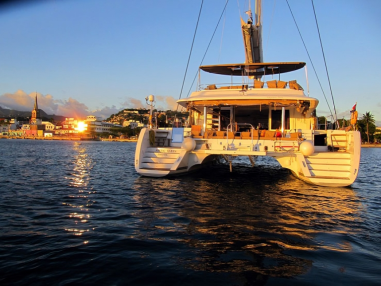 Lagoon-yacht-hire-mumbai