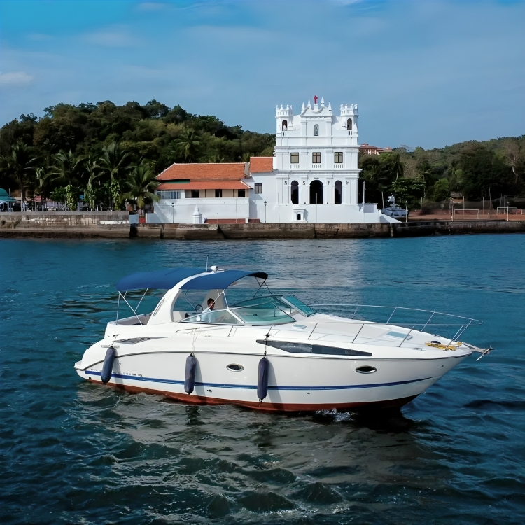 Funliner-luxury-yacht-goa
