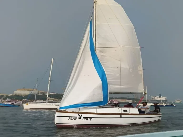 Play Bouy Sailing Yacht In Mumbai