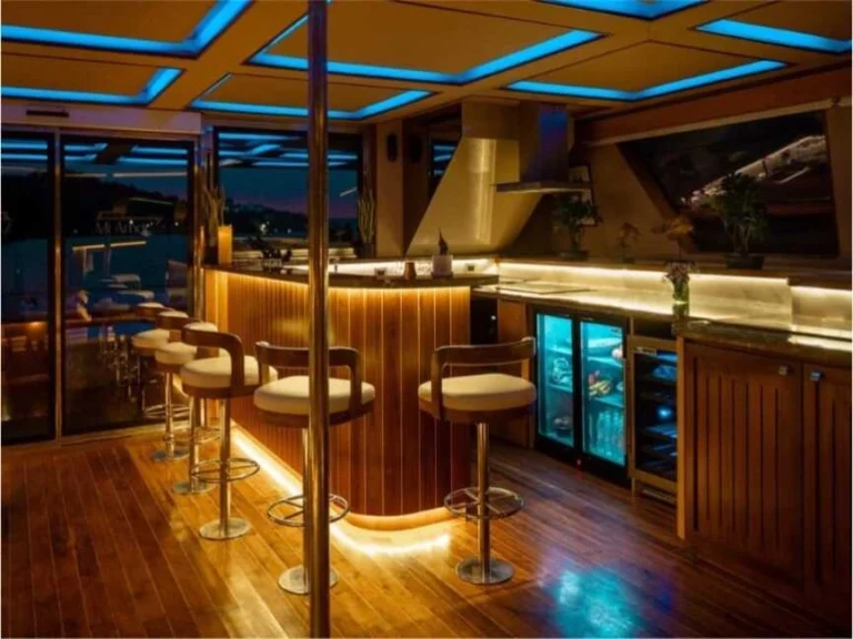 Mi-Amor-Goa-Luxury-Catamaran